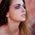 Silvia Mazzieri Instagram – Ci vorrebbe un fermo immagine per catturare il momento esatto in cui la speranza , in attesa, si libera di tutto e si trasforma in uno sguardo che sa guardare oltre .