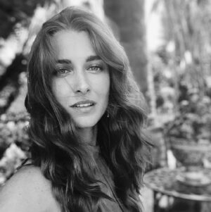 Silvia Mazzieri Instagram - • Rendere Visibile L’Invisibile •

Non bisogna aver paura di esternare le proprie fragilità , il proprio modo di essere per paura del giudizio altrui o per la paura di sbagliare .
La vita è breve , ma può essere e deve essere un meraviglioso viaggio a colori.
Perché ognuno di noi ha bellissime e infinite sfumature ,per questo ogni essere umano è unico e speciale .
Sii te stesso sempre .