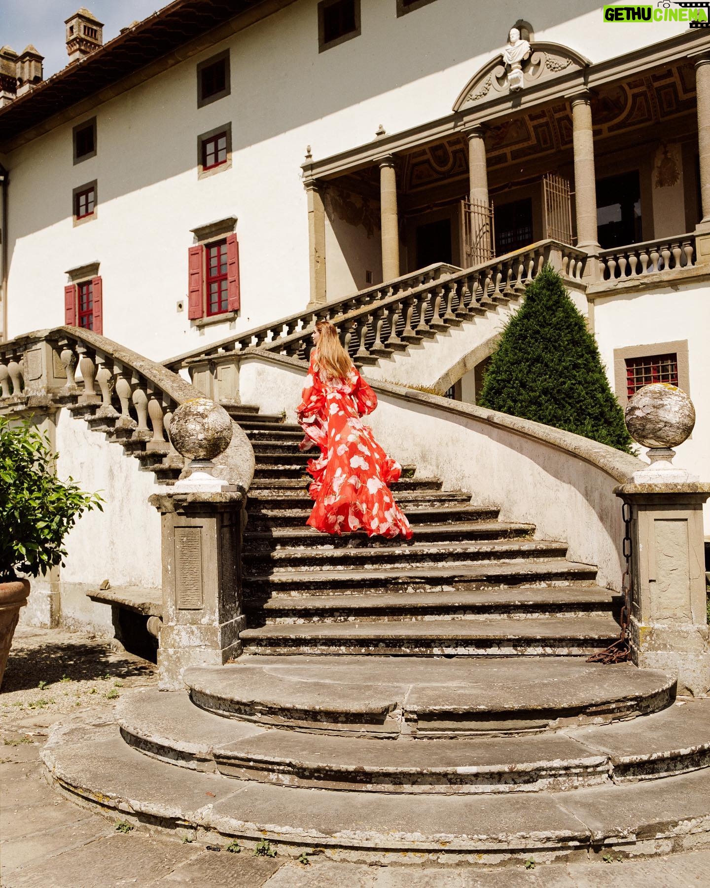 Silvia Mazzieri - 7.9K Likes - Like in a fairy tale. 🌟
@spaghettimag
Ph @federicobarbieriph
Assistant @albamilano
Styling @paolaxxmiglia
Mua @ilariaborgiolimakeup @bsoulcosmeticinaturali @chanel.beauty @ctilburymakeup
Hair @mirkotagliaferri @mksmilano
Location @artimino