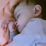 Silvia Mazzieri Instagram – A volte vorrei solo mettere pausa per fermare questa immagine 🤍
#mammaefiglia 
#amorepuro 
#famiglia
#vita