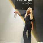 Simona Krainová Instagram – Kromě nového salonu @hairdreamscz na klinice @yesvisage.cz je tady pro vás nově v prodeji i moje pleťová a vlasová péče  @beauty_by_simona_cz💋‼️ #aboutlastnight #hairdreamsextensions #hairdreaming #beautybysimonakeighley