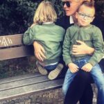 Simona Krainová Instagram - Jsem hrdá máma..děkuji za to každý den,že jsem měla tu čest přijít na to,co je opravdu důležité a má smysl..našla jsem tu nejčistší lásku na světě..všem maminkám přeji štastné,zdravé děti plné lásky a empatie,kterou náš svět tak moc potřebuje🙏děkuju táto @karelvagner skvělá práce😁🙏❤️miluju moji rodinu🫠 #happymothersday