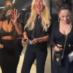 Simona Krainová Instagram - Dnes proběhlo oficiální otevření salonu @hairdreamscz v @yesvisage.cz 🤘‼️Nejen Las Vegas,Los Angeles,Vídeň,Dubaj,Singapur,Graz,Düsseldorf a mnoho dalších měst má dnes konečně zastoupení těch nejkvalitnějších vlasů i Praha‼️☝️Nabízíme špičkové služby prodlužování a zahušťování vlasů pomocí patentovaných technologií Microlines, Quikkies, #iNSPOS a Secrets, které zaručují přirozený vzhled a zdraví vašich vlasů. Přizpůsobujeme naše služby vašim osobním potřebám, ať už toužíte po změně vzhledu nebo hledáte řešení pro ztrátu hustoty vlasů po nemoci☝️ Naše služby vám dodají nejen krásné vlasy, ale i pocit sebejistoty a spokojenosti s vlastní vizáží.Přijďte se mrknout a objednejte se na bezplatnou konzultaci‼️V kadeřnictví Hairdreams by @yesvisage.cz najdete vše pod jednou střechou: od dokonalého střihu a barvy, přes hloubkovou péči o vlasy až po zahuštění a prodloužení.Vřele doporučuji🙌❤️‼️