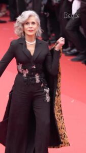 Simona Krainová Instagram - Jane Fonda 86 let☝️😳…FCK THE AGE 👏👏👏🌪️🌪️její energie by rozsvítila i malé město🙆‍♀️👑👑👑 #legendary