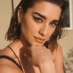 Simona Tabasco Instagram - SIMONA X GUY OSEARY THE PARTY @simonatabasco Styled @ramonatabita Hair @rickyfraserhair Makeup and Photos by me @valeriaferreiramakeup @thewallgroup #simonatabasco #whitelotus #bts #oscarweekend #guyoseary #italianactress #valeriaferreiramakeup