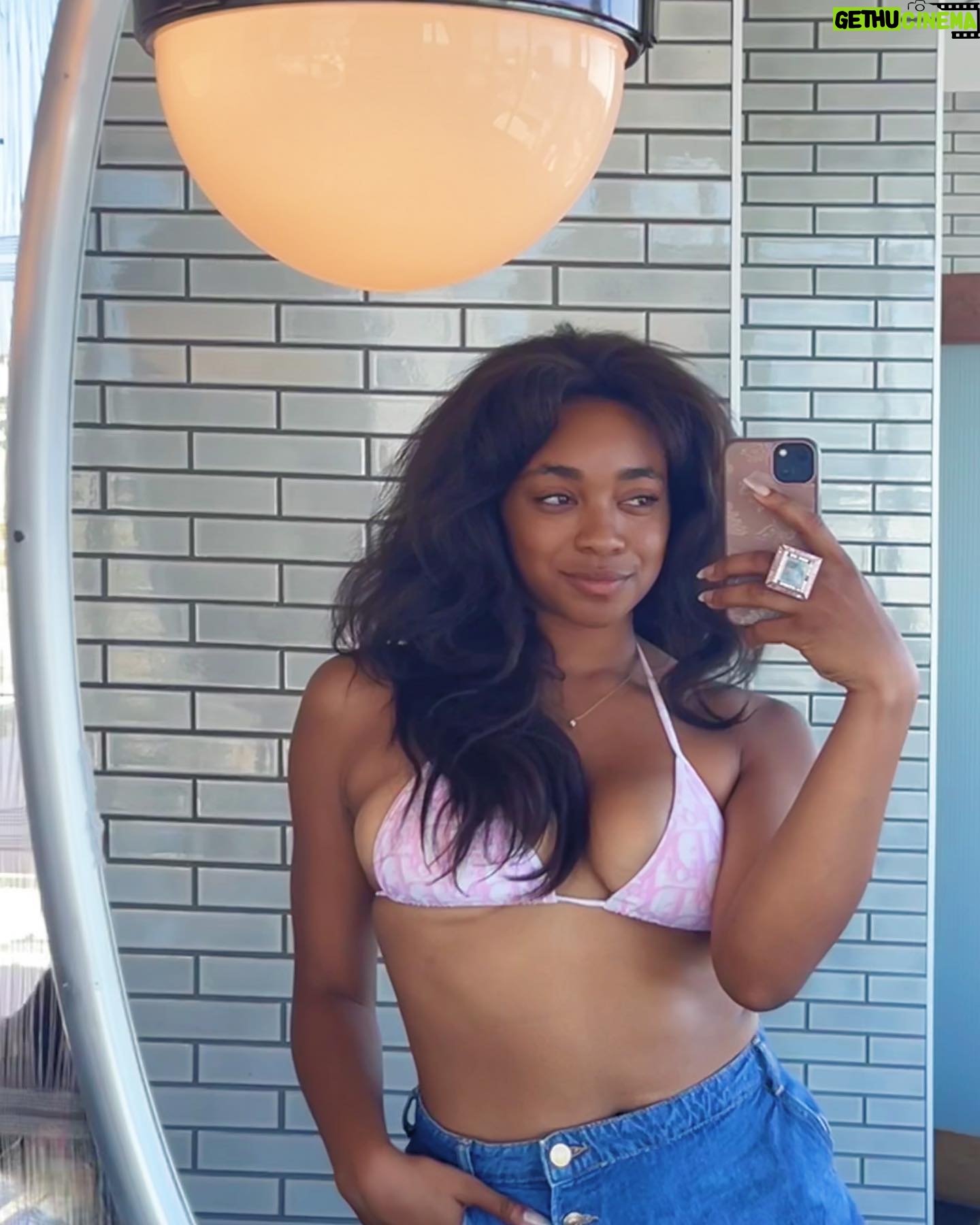 Simone Joy Jones - 24.4K Likes - 🎀swerving between emotions🎀