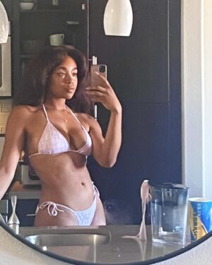 Simone Joy Jones Instagram - 🎀swerving between emotions🎀