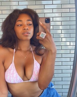 Simone Joy Jones Instagram - 🎀swerving between emotions🎀