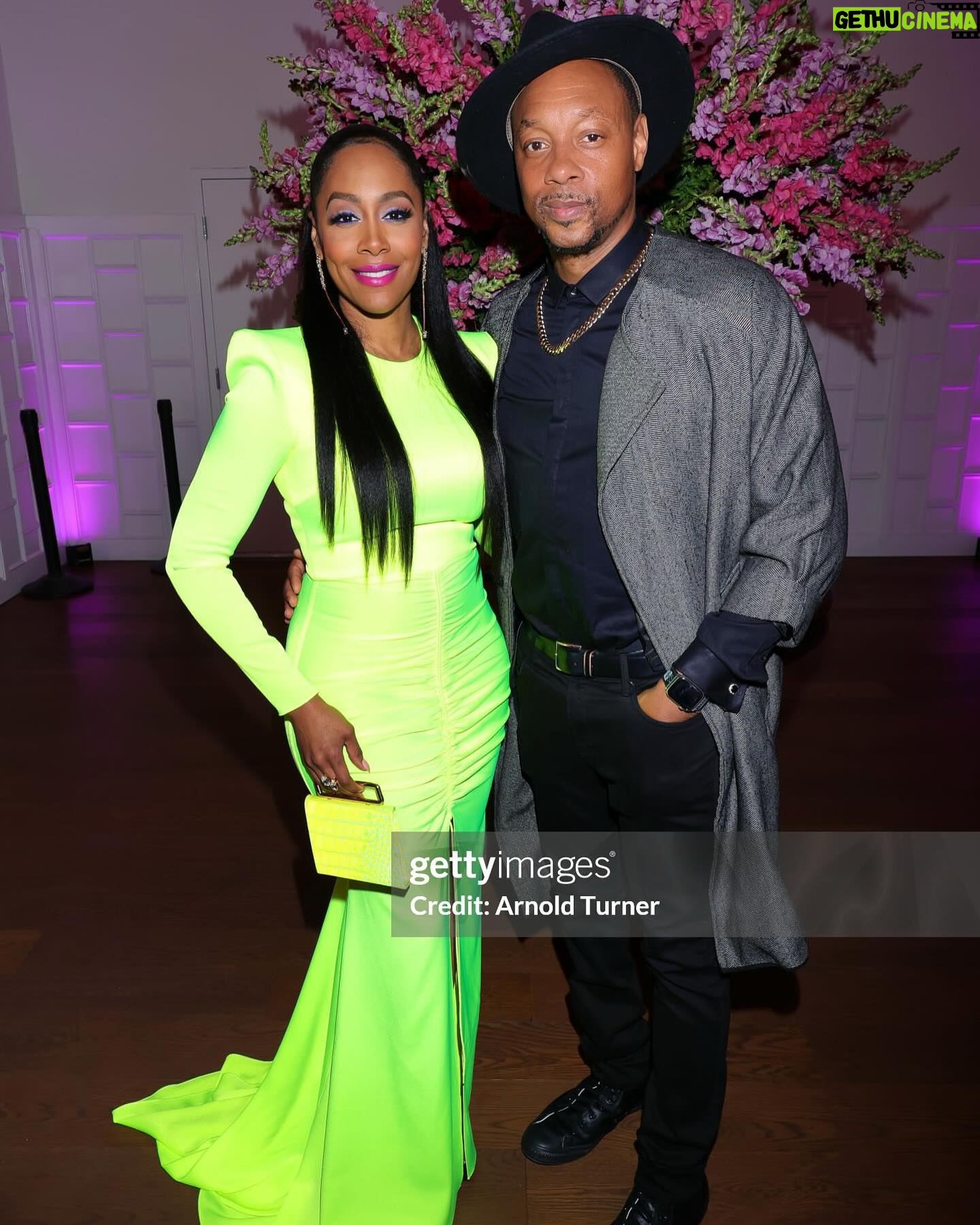 Simone Missick Instagram - About last night…so many reunions… Detroit, Bates Academy, Howard University, In the Red and Brown Water, and my All Rise Family…my heart is full celebrating my friends @diarraoni @jon.chaffin @therealbtc and their new show #diarrafromdetroit 💚 download @betplus for free and watch! @kymmyizabeauty MUA @angelacstyles HAIR @tsmgofashionrental jewelry and bag Arm candy 🍭 @dorianmissick