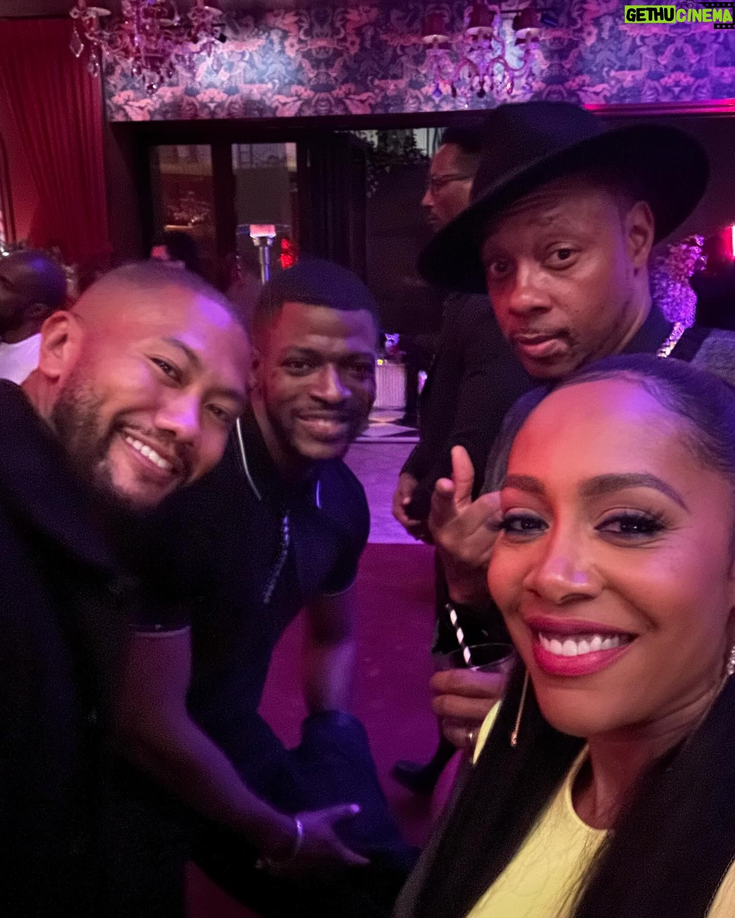 Simone Missick Instagram - About last night…so many reunions… Detroit, Bates Academy, Howard University, In the Red and Brown Water, and my All Rise Family…my heart is full celebrating my friends @diarraoni @jon.chaffin @therealbtc and their new show #diarrafromdetroit 💚 download @betplus for free and watch! @kymmyizabeauty MUA @angelacstyles HAIR @tsmgofashionrental jewelry and bag Arm candy 🍭 @dorianmissick