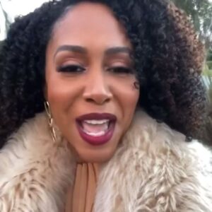Simone Missick Instagram - GET READY 🍇🍷🍷🍷

#Repost @allriseown with @make_repost
・・・
Calling all Risers! @simonemissick has a very special announcement for you coming January 11! And as an added bonus, don't miss the series premiere of The @KingsOfNapa the same day! 

We're already counting January 11 as a win in our books! #allrise 

Curls by @allthingsvirtuous 
Merlot inspired glam by @kymmyizabeauty