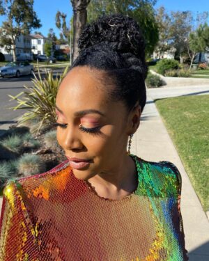 Simone Missick Instagram - ✨✨✨GOLDFINGER ✨✨✨
It’s all in the details... 
Earrings and ring-- 
@ravenfinejewelers
@aimeecarpenter17
Square ring- @hsternofficial 
Hair by @lovingyourhair Makeup by @brittanyingrambeauty Styling by @icurenudity 
Dress: @alexperryofficial 
Shoes: @ysl 
Jewelry styling by @robynvictoriaf