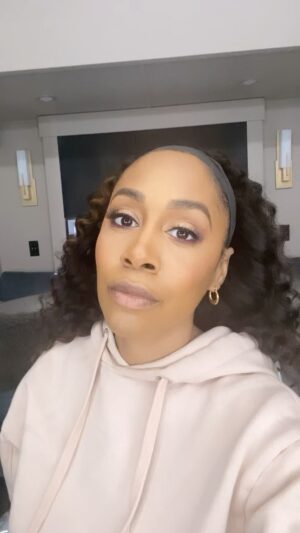 Simone Missick Instagram - OUTFIT OF THE DAY 
@zimmermann @sergiohudson @jimmychoo @icurenudity @allriseown 

And @ruthieannmiles for the win…dow
