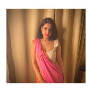 Simran Pareenja Instagram - 🌺✨