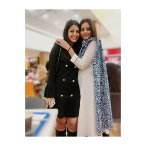 Simran Pareenja Instagram - Soul sister🤍✨
#imissyou
#kaalateeka #kaligauri
