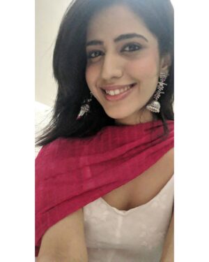 Simran Pareenja Instagram - #happysunday💗