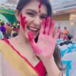Simran Kaur Hundal Instagram - Sindoor Khela ❤️ celebrating womanhood, female friendships, sisterhood ❤️ with these beautiful women @meghasaraf4, Kalpana Pawar, @seemavoraofficial @akankshagkhanna @jaya.obhan 🤗❤️ . . . . . . . . . . . . . . . #simrankaur #simrankaurhundal #simranhundal #saree #sindoorkhela #durgapuja #anamika #sareelove #mulmul #mulmulsaree #festivewear