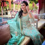 Simran Kaur Hundal Instagram - 😌 . . . . . . . . . . . . #simranhundal #simrankaur #simrankaurhundal #indianwear #weddingwear #tikkaset #indianjewellery #gotapatti #sharara #mehendioutfit