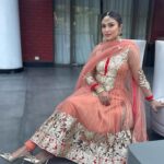 Simran Kaur Hundal Instagram – I have sooo many pictures in this outfit please have room for more (in next post) 😇🥰 
.
.
.
.
.
.
.
.
.
#simranhundal #simrankaur #simrankaurhundal #punjabikudi #tikkaset #indianjewellery #weddingwear #punjabisuits #anarkali #gotapatti #anarkalisuits