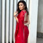 Simran Kaur Hundal Instagram - ♥️🌹 Saree by @suta_bombay . . . . . . . . . . . . . . . . . . . . #simranhundal #simrankaurhundal simrankaur #anamika #sarees #saree #sareelove #fashion #sareelovers #onlineshopping #sareesofinstagram #ethnicwear #sareeblouse #sareefashion #indianwear #sareeindia #handloom #indianfashion #sareedraping #traditional #designersarees #sareecollection #india #sareelover #indianwedding #sareestyle #kurtis #kurti #wedding #lehenga #sareeblousedesigns