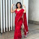 Simran Kaur Hundal Instagram - ♥️🌹 Saree by @suta_bombay . . . . . . . . . . . . . . . . . . . . #simranhundal #simrankaurhundal simrankaur #anamika #sarees #saree #sareelove #fashion #sareelovers #onlineshopping #sareesofinstagram #ethnicwear #sareeblouse #sareefashion #indianwear #sareeindia #handloom #indianfashion #sareedraping #traditional #designersarees #sareecollection #india #sareelover #indianwedding #sareestyle #kurtis #kurti #wedding #lehenga #sareeblousedesigns