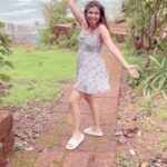 Simran Kaur Hundal Instagram - Live a little,laugh a little 🤗 run a little ☺️😜 Always a good time when @oliveakatidi is around ❤️ . . . . . . . . . . . . #simranhundal #olive #shihtzu #puppiesofinstagram #doglover #maharashtra #summervibes #simrankaur