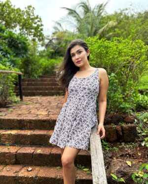 Simran Kaur Hundal Instagram - 🫶🏽 
.
.
.
.
.
.
.
.
.
.
.
.
.
#simranhundal #monsoon #maharashtra #summervibes #summerstyle #summeroutfit #green #simrankaur