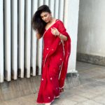 Simran Kaur Hundal Instagram - ♥️🌹 Saree by @suta_bombay . . . . . . . . . . . . . . . . . . . . #simranhundal #simrankaurhundal simrankaur #anamika #sarees #saree #sareelove #fashion #sareelovers #onlineshopping #sareesofinstagram #ethnicwear #sareeblouse #sareefashion #indianwear #sareeindia #handloom #indianfashion #sareedraping #traditional #designersarees #sareecollection #india #sareelover #indianwedding #sareestyle #kurtis #kurti #wedding #lehenga #sareeblousedesigns