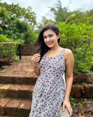 Simran Kaur Hundal Instagram - 🫶🏽 
.
.
.
.
.
.
.
.
.
.
.
.
.
#simranhundal #monsoon #maharashtra #summervibes #summerstyle #summeroutfit #green #simrankaur