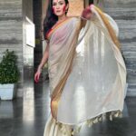 Simran Kaur Hundal Instagram - Sindoor khela ❤️🌹 . . . . . . . . . . . . . . . . . . . . . . . . . . . . . . #sindoorkhela #saree #durgapuja #simranhundal #simrankaur #simrankaurhundal #anamika #durgapuja #durgapujasaree #saree #durgapujafashion #handloom #ethnnicfashion #classysaree #kolkatasaree #indianwear #handwork #kolkataboutique #templeborder #handloomsaree #linensaree #summersaree #ladiesclothing #bengal#durgapujavibes #k #kalipuja #durgapujaspecial ##cottonsaree #bengalisaree #mulsaree