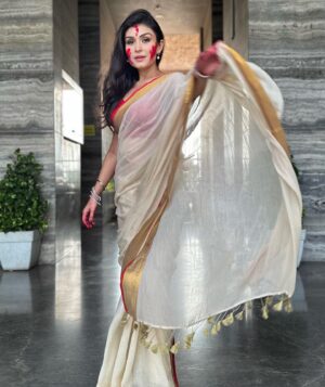 Simran Kaur Hundal Instagram - Sindoor khela ❤️🌹
.
.
.
.
.
.
.
.
.
.
.
.
.
.
.
.
.
.
.
.
.
.
.
.
.
.
.
.
.
.
#sindoorkhela #saree #durgapuja  #simranhundal #simrankaur #simrankaurhundal #anamika #durgapuja #durgapujasaree #saree #durgapujafashion #handloom #ethnnicfashion #classysaree #kolkatasaree #indianwear #handwork #kolkataboutique #templeborder #handloomsaree #linensaree #summersaree #ladiesclothing #bengal#durgapujavibes #k #kalipuja #durgapujaspecial ##cottonsaree #bengalisaree #mulsaree