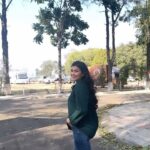 Simran Kaur Hundal Instagram - Wearing 4 layer clothing and trying to smile in Punjab❤️ ☺️ Bombay girl problems 🥶 but not complaining 😊❤️ . . . . . . . . . . . . . . #simranhundal #simrankaurhundal #punjab #winter #winterfashion #🥶