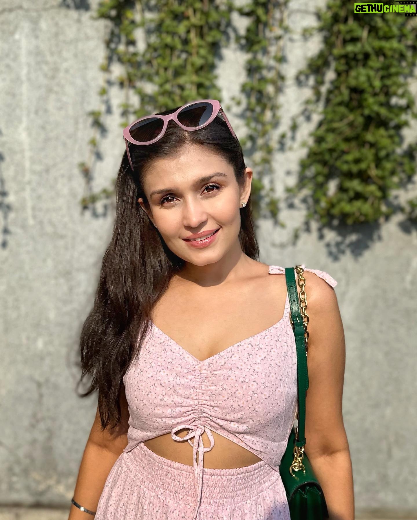 Simran Kaur Hundal Instagram - Photo dump ☺️ because I remembered I have a few ☺️ . . . . . . . . . . . #simranhundal #summerlook #summerdress #summer #mumbai #simrankaur #pink