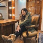 Simran Kaur Hundal Instagram - Baby its cold outside 🥶 . . . . . . . . . . . #simrankaur #simrankaurhundal #chandigarh #vanityvandiaries