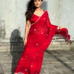 Simran Kaur Hundal Instagram - Always winning when wearing a saree 🌹♥️ @suta_bombay . . . . . . . . . . . . . . . . #simranhundal #anamika #sonytv #sarees #saree #sareelove #fashion #sareelovers #onlineshopping #sareesofinstagram #ethnicwear #sareeblouse #sareefashion #indianwear #sareeindia #handloom #indianfashion #sareedraping #traditional #designersarees #sareecollection #india #sareelover #indianwedding #sareestyle #kurtis #kurti #wedding #lehenga #sareeblousedesigns