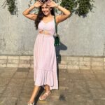 Simran Kaur Hundal Instagram - Photo dump ☺️ because I remembered I have a few ☺️ . . . . . . . . . . . #simranhundal #summerlook #summerdress #summer #mumbai #simrankaur #pink