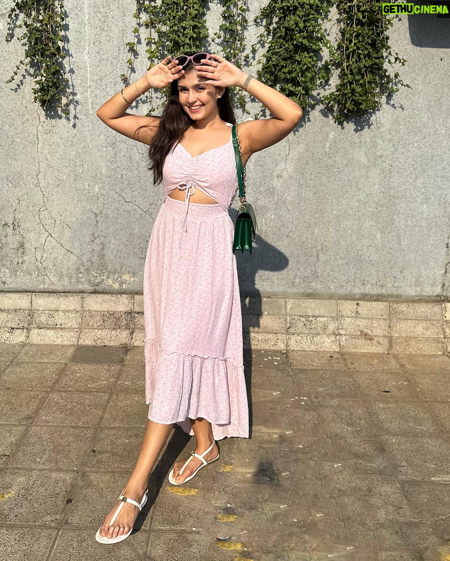 Simran Kaur Hundal Instagram - Photo dump ☺️ because I remembered I have a few ☺️ . . . . . . . . . . . #simranhundal #summerlook #summerdress #summer #mumbai #simrankaur #pink