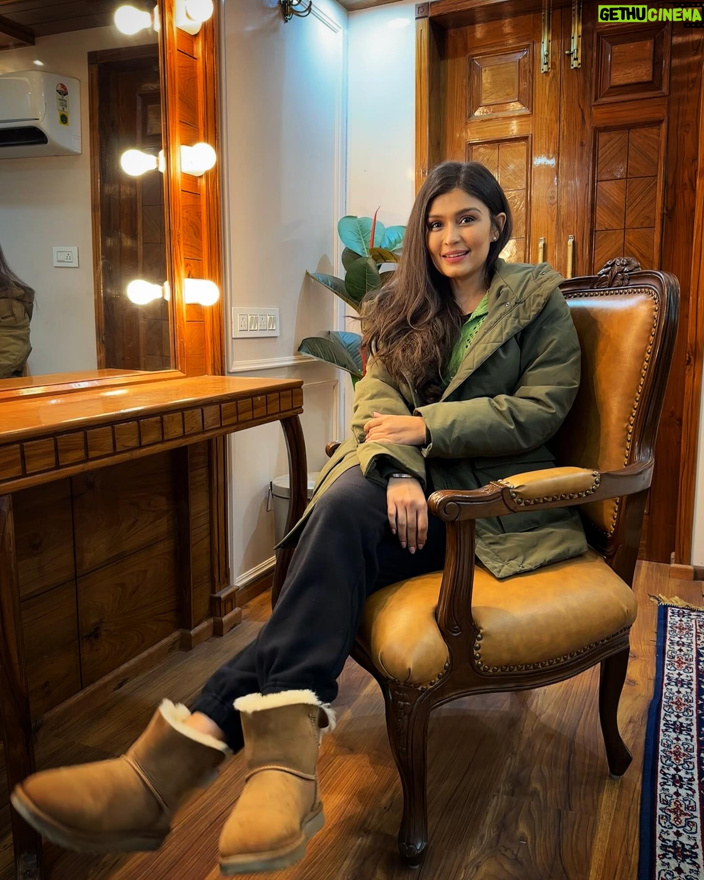 Simran Kaur Hundal Instagram - Baby its cold outside 🥶 . . . . . . . . . . . #simrankaur #simrankaurhundal #chandigarh #vanityvandiaries