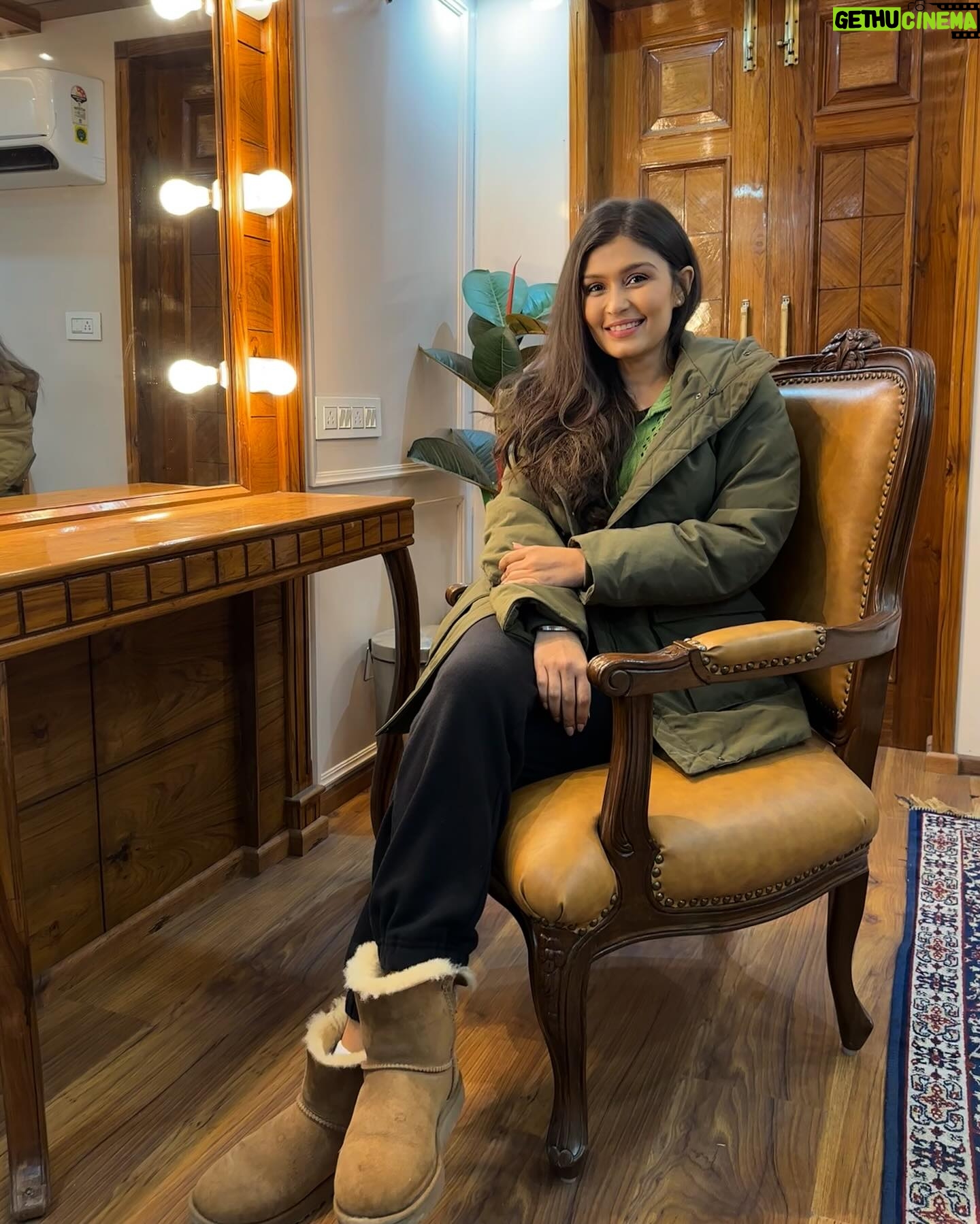 Simran Kaur Hundal Instagram - Baby its cold outside 🥶 . . . . . . . . . . . #simrankaur #simrankaurhundal #chandigarh #vanityvandiaries