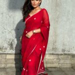 Simran Kaur Hundal Instagram - Always winning when wearing a saree 🌹♥️ @suta_bombay . . . . . . . . . . . . . . . . #simranhundal #anamika #sonytv #sarees #saree #sareelove #fashion #sareelovers #onlineshopping #sareesofinstagram #ethnicwear #sareeblouse #sareefashion #indianwear #sareeindia #handloom #indianfashion #sareedraping #traditional #designersarees #sareecollection #india #sareelover #indianwedding #sareestyle #kurtis #kurti #wedding #lehenga #sareeblousedesigns