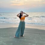 Simran Kaur Hundal Instagram - 🌻🌻🌻 . . . . . . . . . . . . #simranhundal #simrankaurhundal #beachgirl