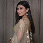 Simran Kaur Hundal Instagram - How could I forget posting these 🙈 . . . . . . . . . . . . . . . . . #simranhundal #ladylike #saree #polkijewellery #polki #simrankaur #wedding #weddingwear #weddingsaree #weddingfashion