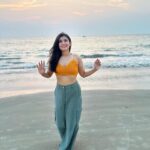 Simran Kaur Hundal Instagram - 🌻🌻🌻 . . . . . . . . . . . . #simranhundal #simrankaurhundal #beachgirl