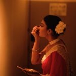 Simran Kaur Hundal Instagram - 🌹 . . . . . . . . . . . . #simrankaur #simranhundal #simrankaurhundal #saree #sareelove #anamika #redsaree #polkijewellery #polkichoker #weddingsaree #festivewear #indianwear