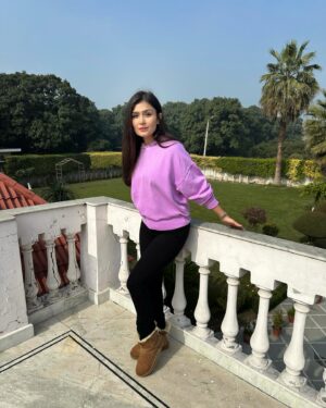 Simran Kaur Hundal Instagram - Missing Farm ❤️ the quiet and green life 🧿
.
.
.
.
.
.
.
.
.
.
#simrankaurhundal #simrankaur #simranhundal #farmlife #peaceful #happyplace #uggboots