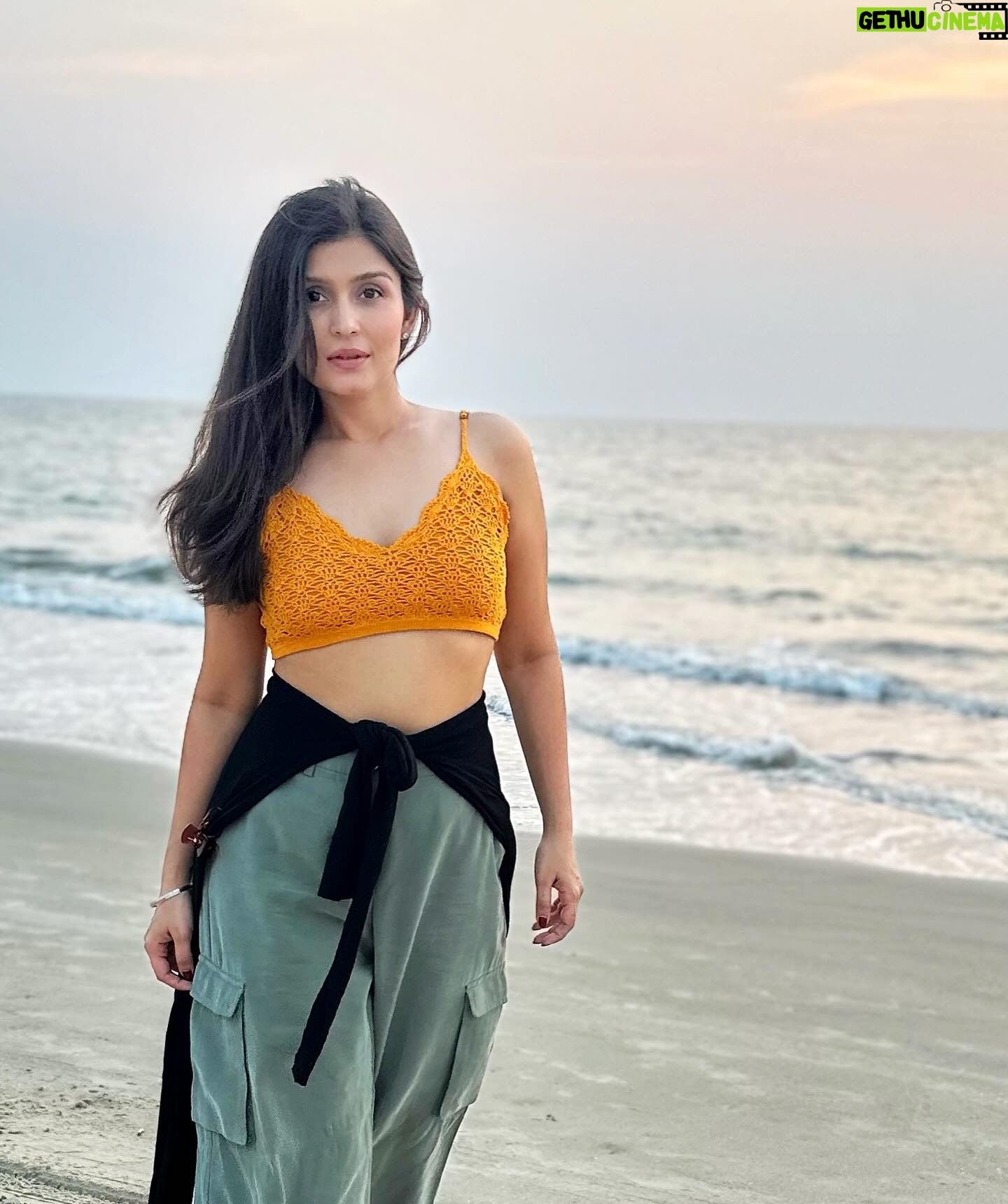 Simran Kaur Hundal Instagram - 🌼🌼🌼 . . . . . . . . . . . . #simrankaurhundal #simrankaur #beachgirl #beachwear #goa #southgoa