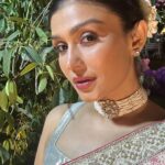 Simran Kaur Hundal Instagram - 🌹 . . . . . . . . . . . . . #simranhundal #simrankaurhundal #simrankaur #saree #sareelove #anamika #redsaree #polkijewellery #polkichoker #choker #sabyasachi