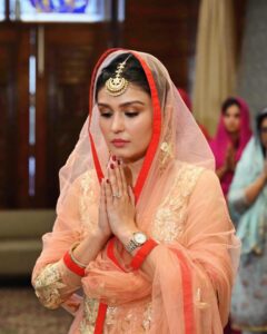 Simran Kaur Hundal Instagram - ☺️☺️☺️ like I said many more ☺️☺️☺️ . . . . . . . . . . . . . #simrankaur #simrankaurhundal #simranhundal
