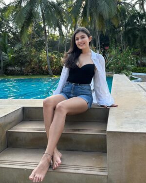 Simran Kaur Hundal Instagram - Water baby ☺️
.
.
.
.
.
.
.
.
.
.
.
.
#goa #vacay #summervacation #poolday #pooltime #whiteshirt #denimshorts #simrankaur #simranhundal #simrankaurhundal