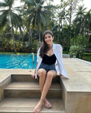 Simran Kaur Hundal Instagram - Water baby ☺️
.
.
.
.
.
.
.
.
.
.
.
.
#goa #vacay #summervacation #poolday #pooltime #whiteshirt #denimshorts #simrankaur #simranhundal #simrankaurhundal